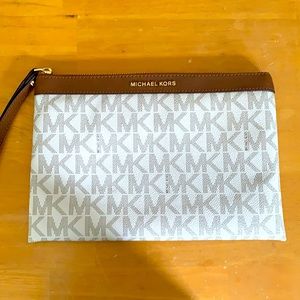 Michael Kors wristlet